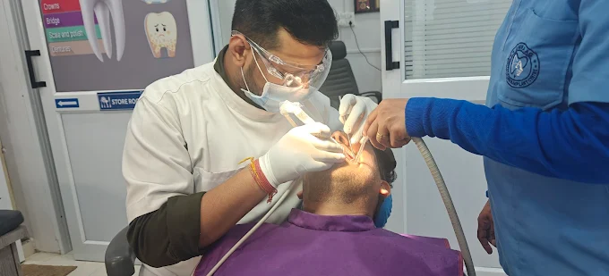 Experienced dentist treating a patient at Anuraag Dental Care & Implant Centre in Jabalpur